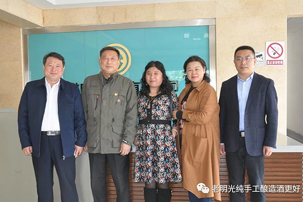 考证老明光 见证真品质 ---合肥东佳华团购客户莅临明酒参观考察