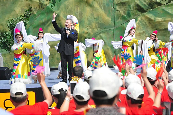 明光酒业助力丰收节 凤阳小岗再举大包干 ——首届中国农民丰收节安徽滁州分会场暨第七届中国农民歌会在滁唱响