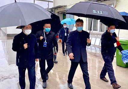 市委书记王珏莅临明光酒业检查复工复产和疫情防控工作