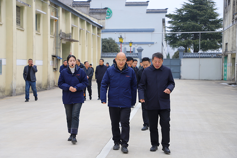 贺兰县考察团考察明光酒业